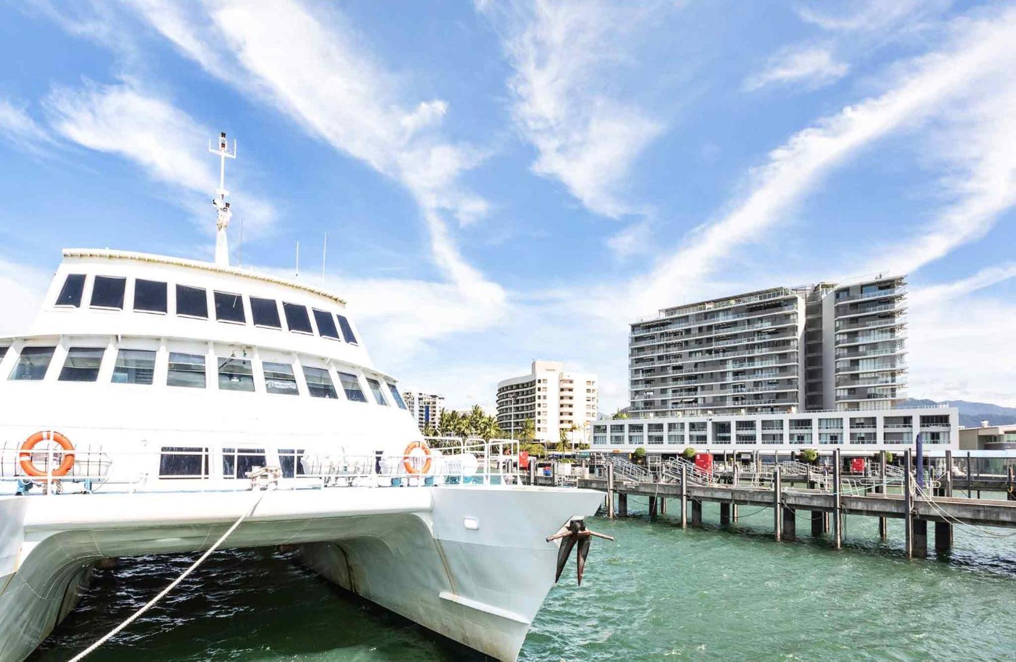 Modern Apartment With Esplanade Views Near The Hospital Cairns Exterior photo